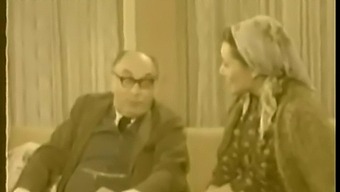Ένα Ζευγάρι Τούρκων Εξερευνά Τα Ερωτικά Φιλιά Και Το Παιχνίδι Με Το Στήθος