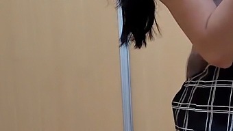 成績を上げるために先生を誘惑する